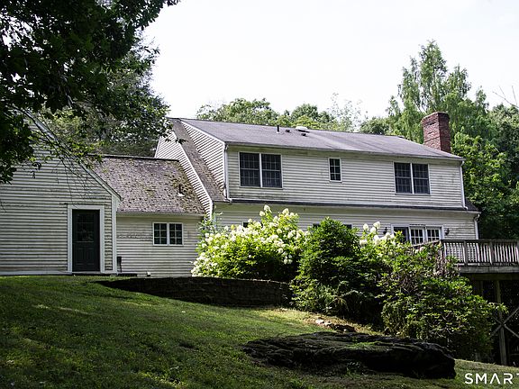 3rd image of 90 Mallory Road