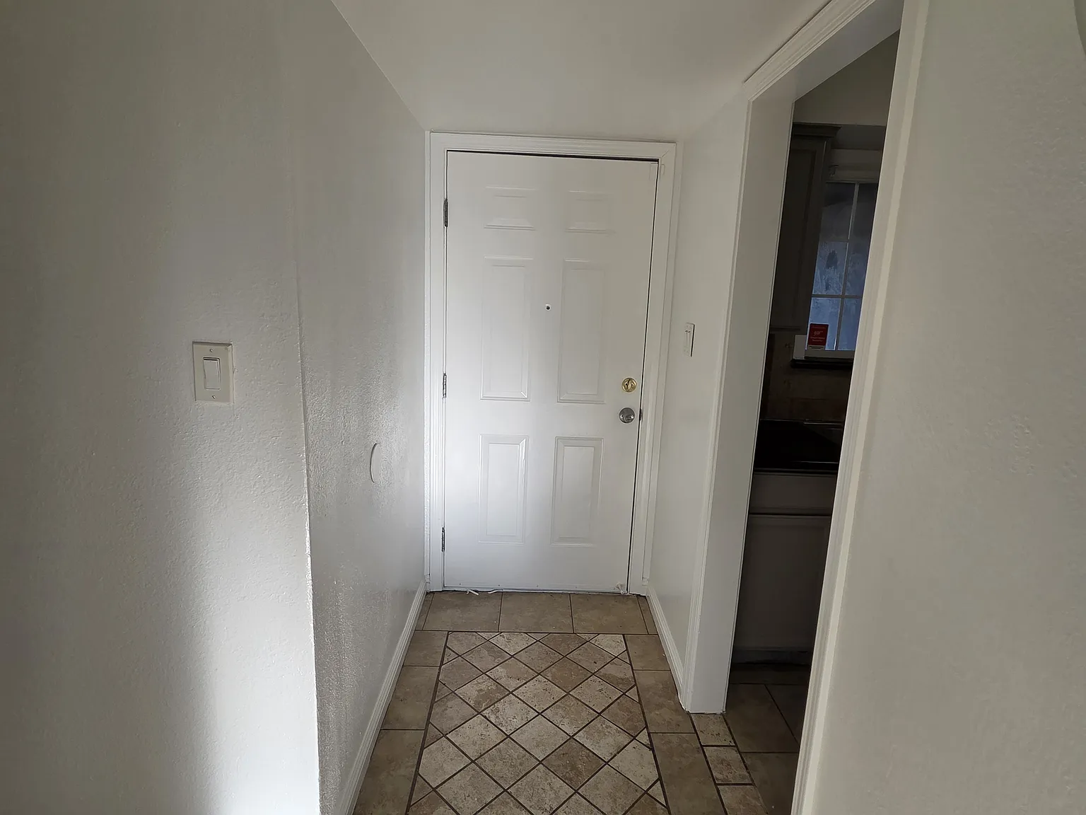 4 bed, 2.5 bath, 1962 sqft, $2,800 — Photo 3