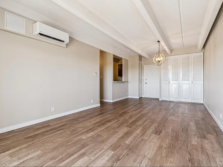 Heritage House Apartments — Photo 13