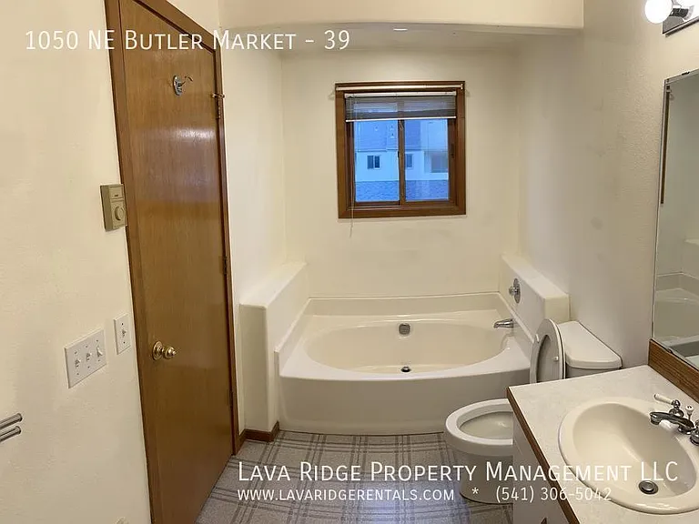 1050 NE Butler Market Rd #39 — Photo 9