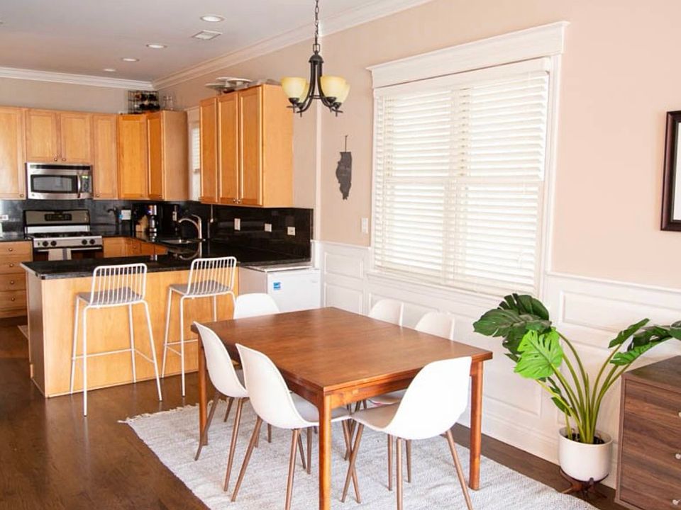 1st image of 655 W Briar Pl APT 2