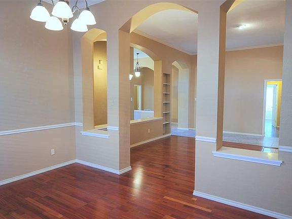 5th image of 5703 Southampton Dr
