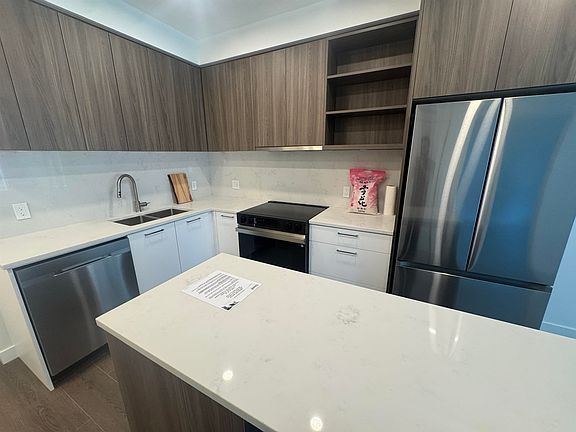 4th image of 82 1st St #30X