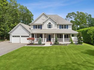 19 Canvasback Ln, East Quogue, NY