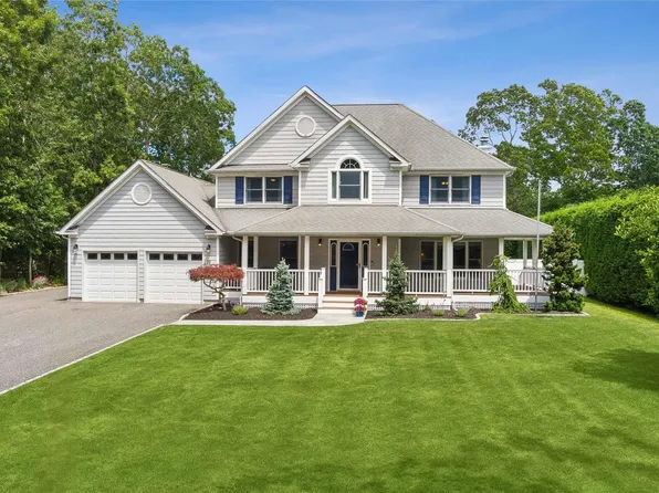 19 Canvasback Lane, East Quogue, NY 11942