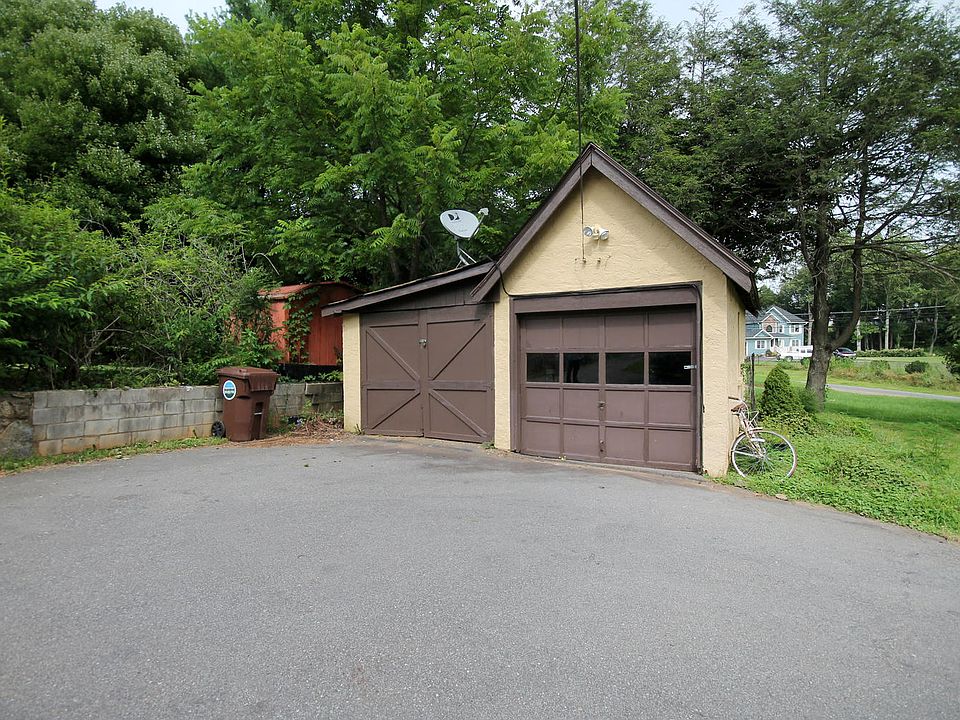 Detached 2 car garage