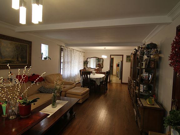 2nd image of 5158 W Cornelia Ave