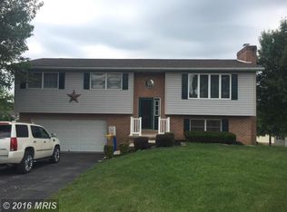 1673 W Strohm Dr, Chambersburg, PA 17202