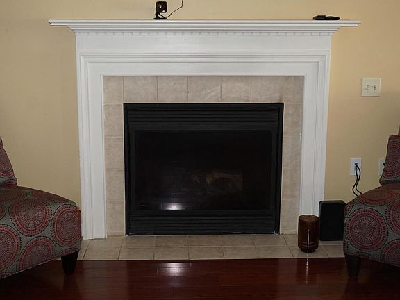 5th image of 386 Lynne Dr