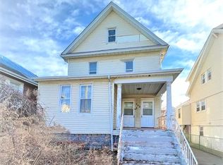 305 Beach 68 St, Arverne, NY 11692