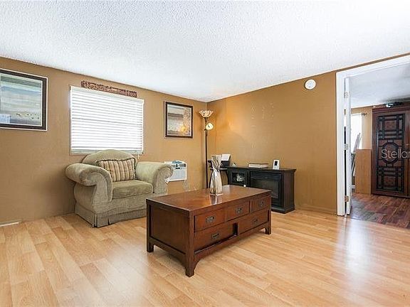 3rd image of 1614 Davenport Blvd