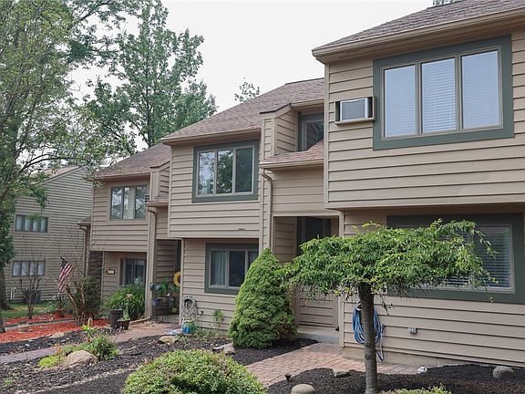 2nd image of 9 Golfside Cir