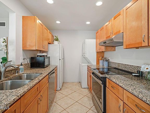 5th image of 1221 Landsburn Cir