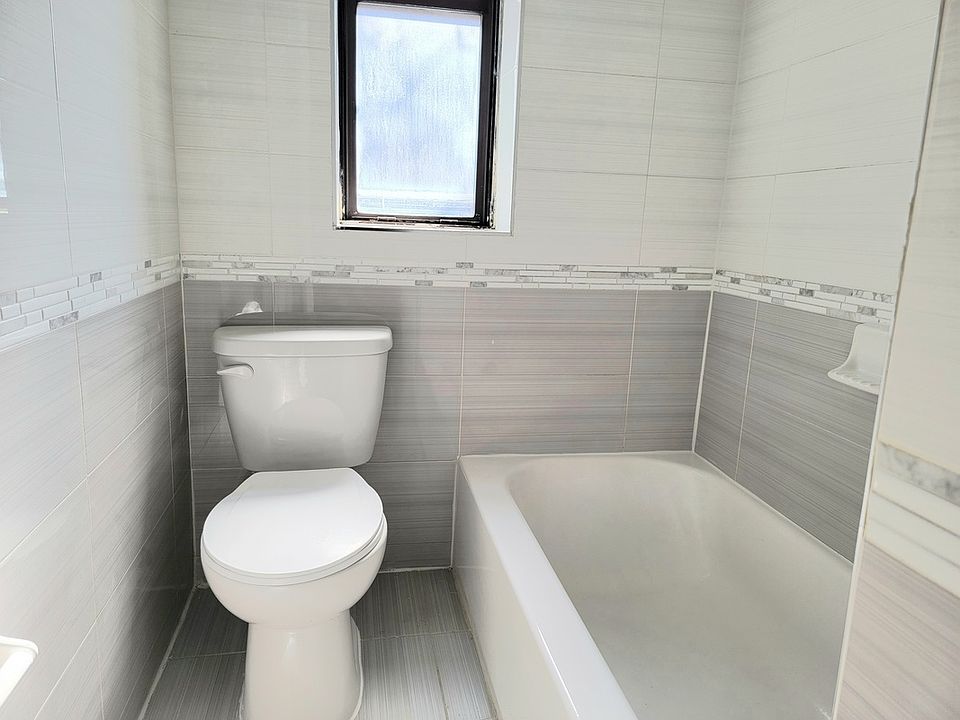 2nd image of 2800 Bronx Park E #L44