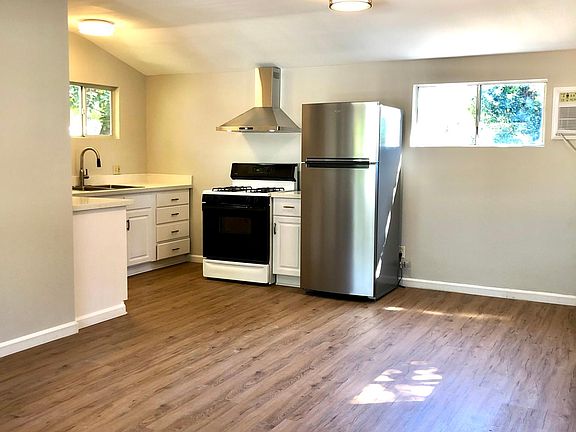 4th image of 3033 1/2 Perlita Ave