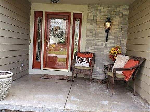 3rd image of 7 Cabernet Cir
