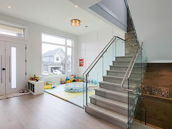3rd image of 16739 18b Ave