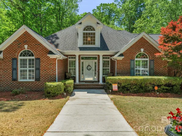 221 Lakeshore Dr, Rockingham, NC 28379