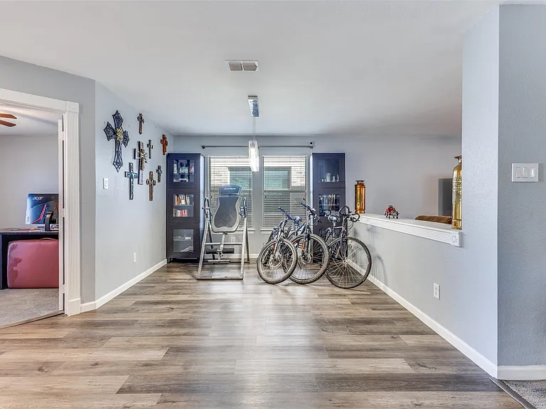 417 Niagara Falls Dr — Photo 5