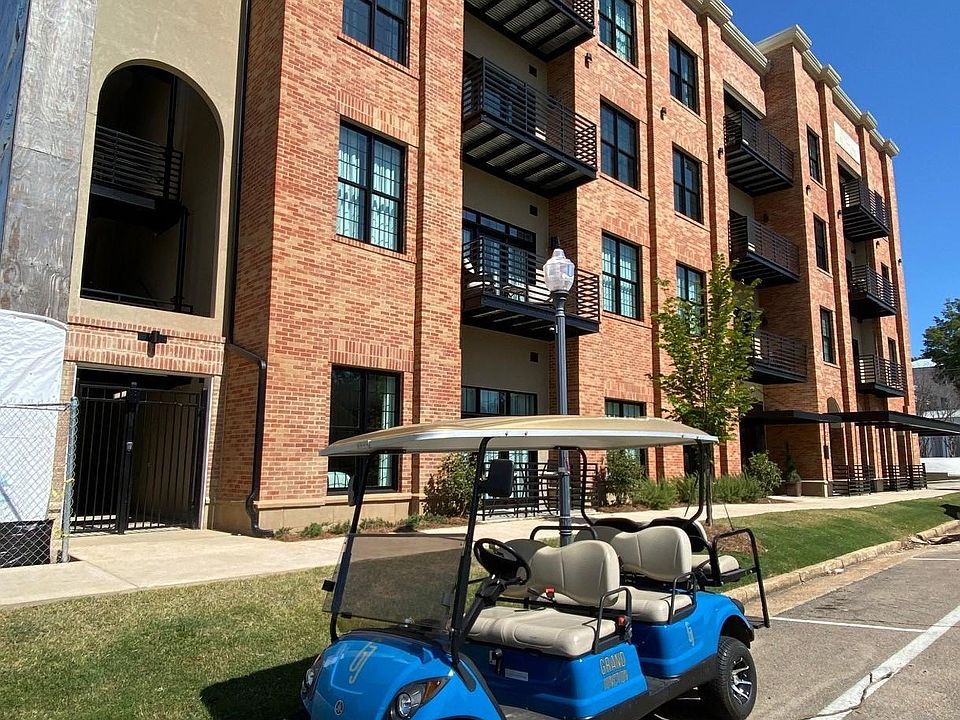 2nd image of 509 University Dr #101