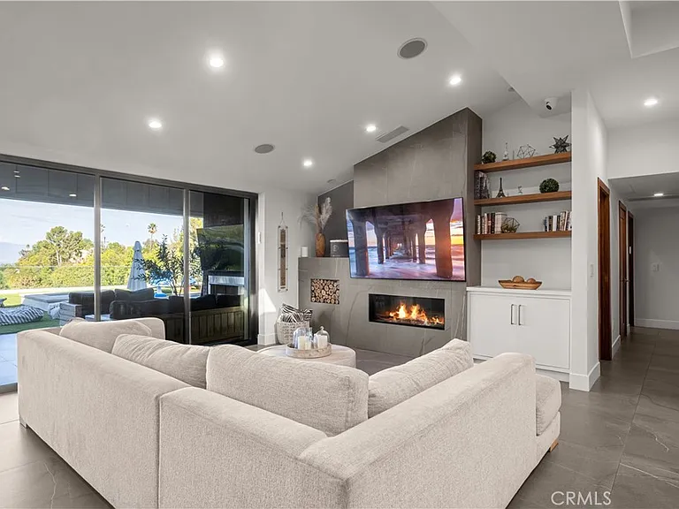 20461 Coulson St — Photo 6