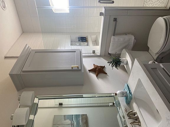 5th image of 32 Valdarama Dr