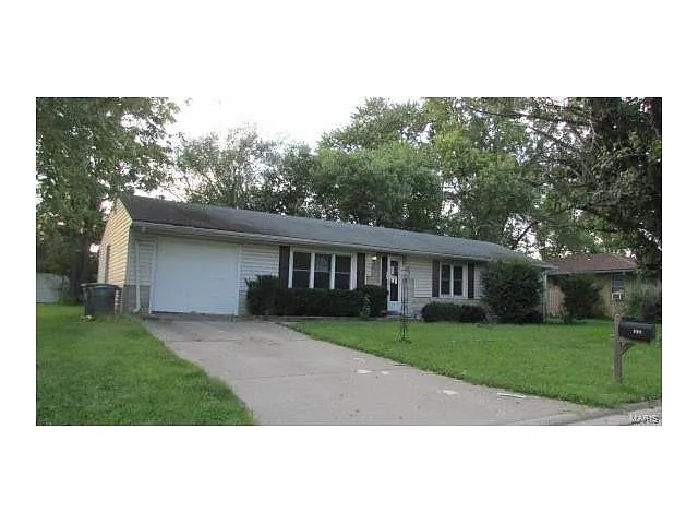 703 Highland Dr photo 1