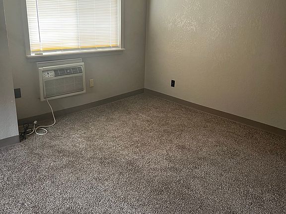 3rd image of 4900 Walnut St APT 4