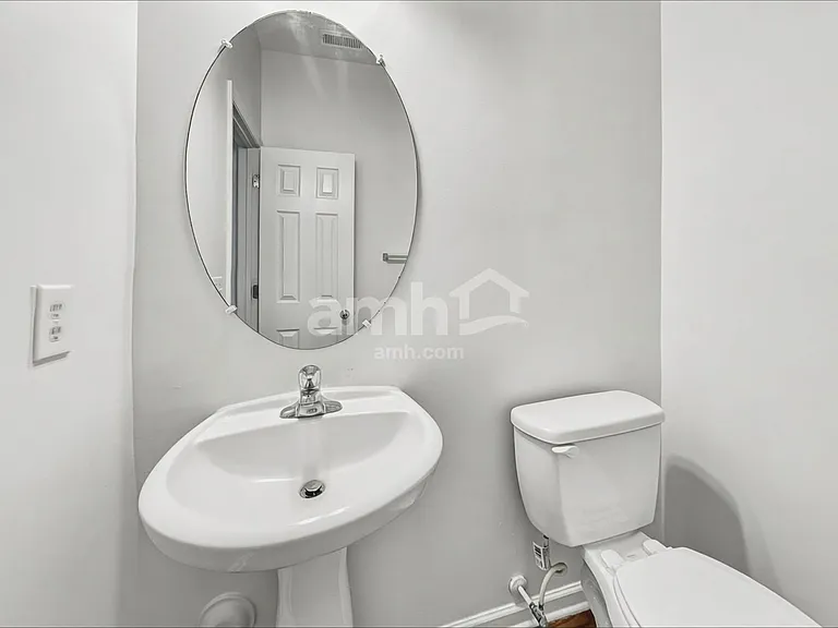 1010 Golden Crest Dr — Photo 12