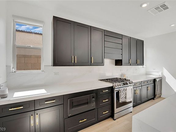 3rd image of 4088 W Le Baron Ave
