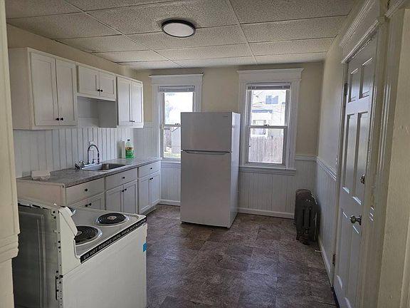 2nd image of 100 Albemarle St #1