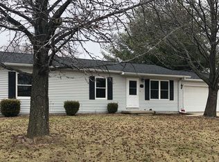 2116 Mallard Dr, Mahomet, IL 61853