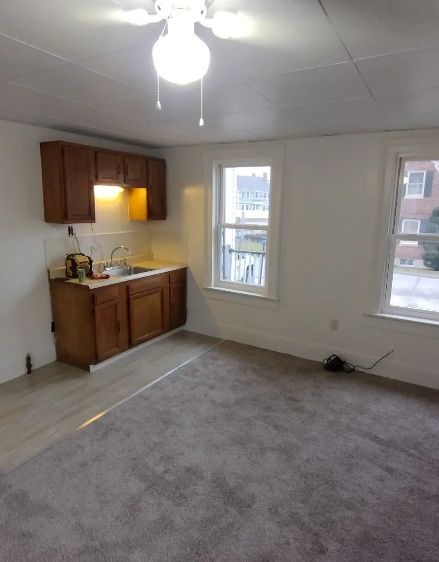 Studio, $1,050 — Photo 1