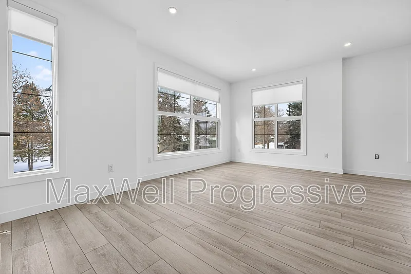 Woodcroft — Photo 4