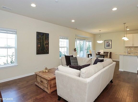 4th image of 1006 Green Meadow Ave #14