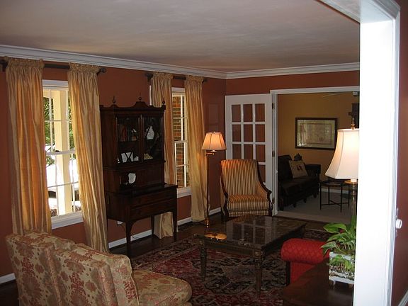 Living Room - 2nd Pic