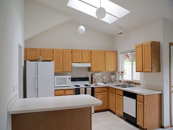 5th image of 2225 McCormick Ct SE