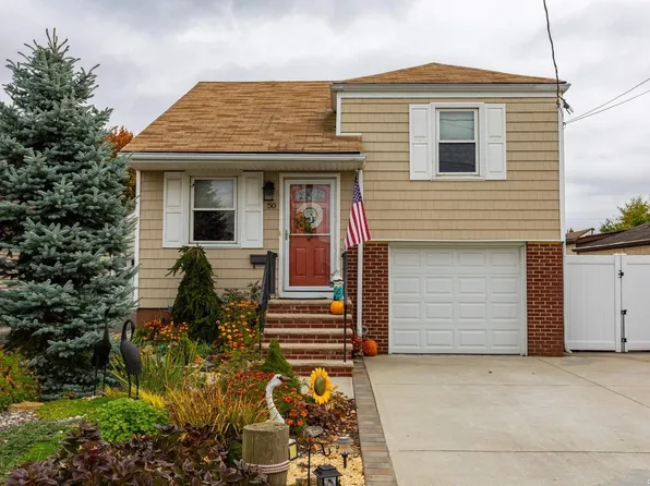 50 Dawes Avenue, Amity Harbor, NY 11701