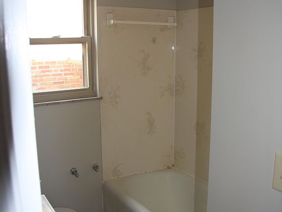 2nd image of 1314 W 3rd Ave APT D