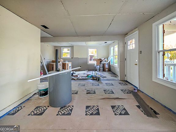 2nd image of 918 S Railroad Ave