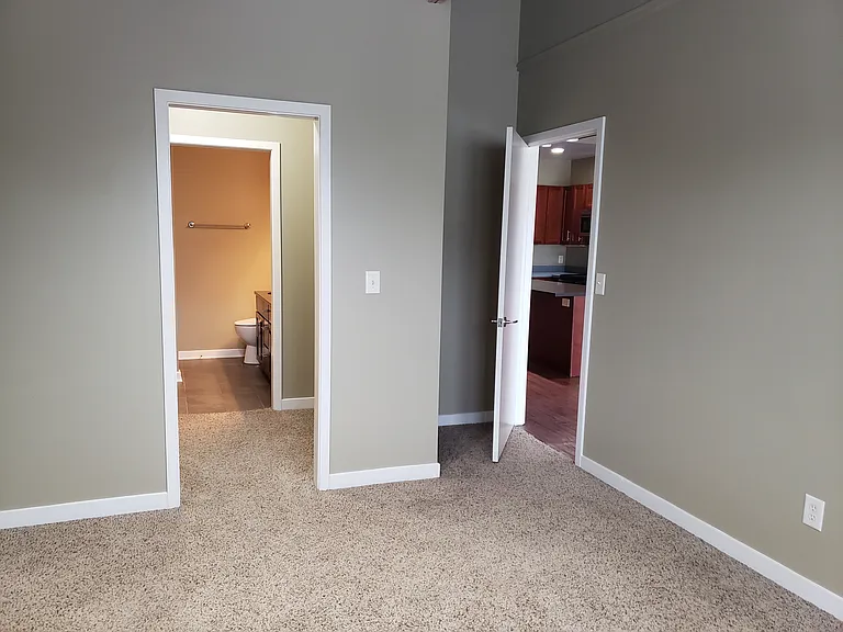 510 E 9th St #204 — Photo 8