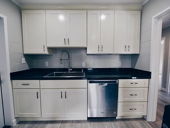 4th image of 295 W Duane Ave