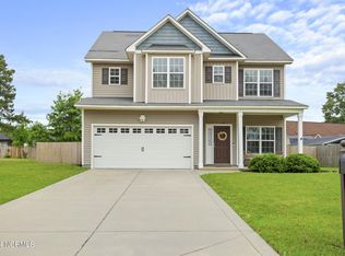 1118 Legend Creek Dr, Hope Mills, NC 28348