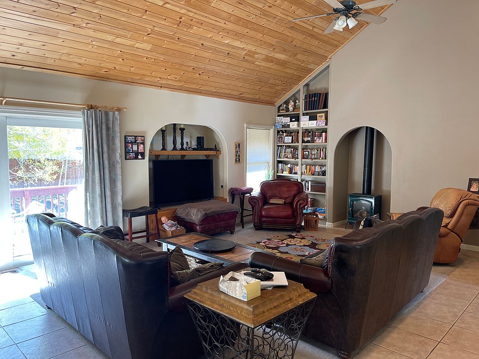 2nd image of 16075 Canterbury Ln
