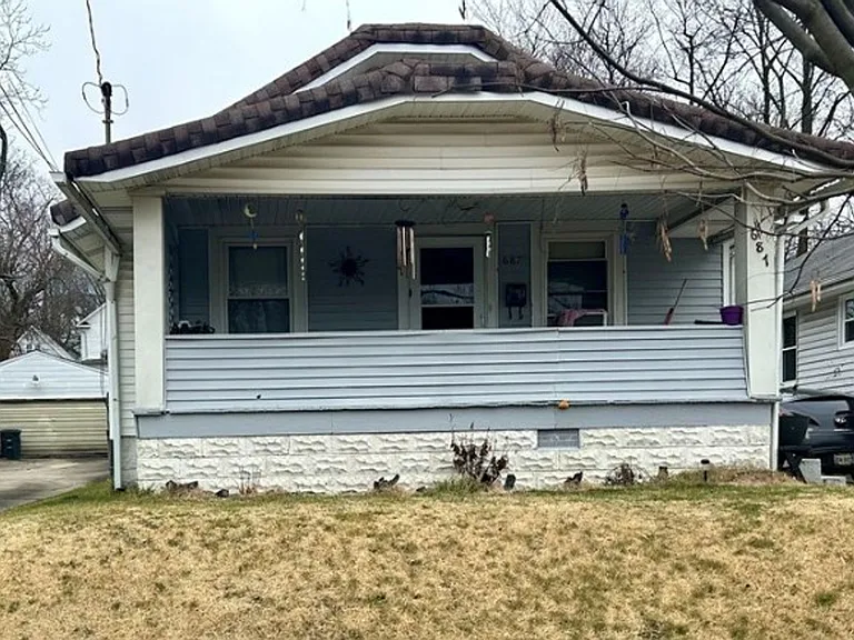 687 Merton Ave — Photo 7