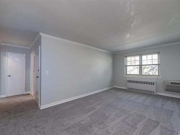 2nd image of 402 Merrick Rd #B