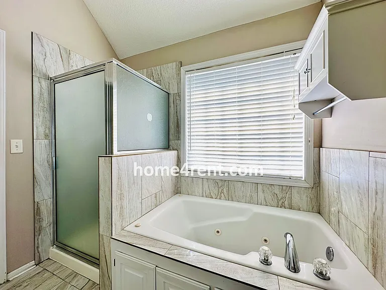 8310 NW 77th Ter — Photo 24