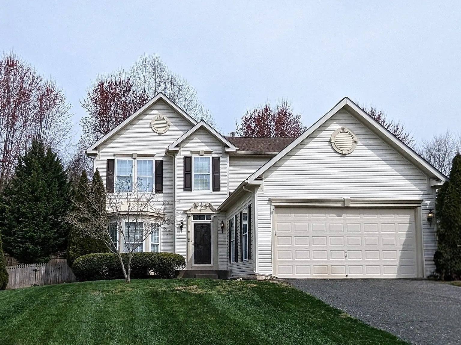 4 bed, 2650 sqft, $3,150 — Photo 1