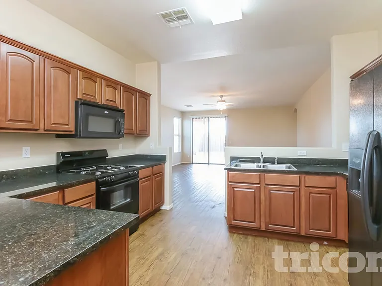 36497 W Barcelona Ln — Photo 7