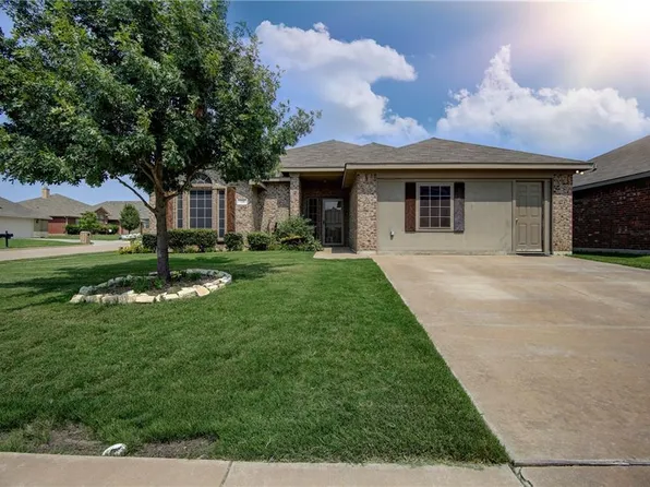 720 Lakeview Dr, Alvarado, TX 76009